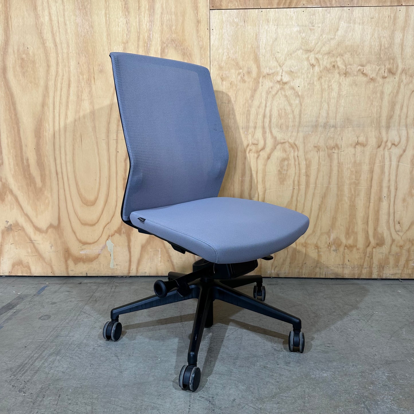 Bestuhl J1 Mesh Task Chair in Grey