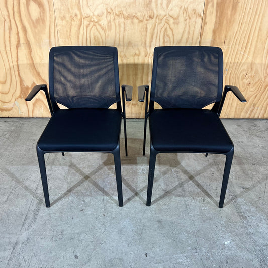 Vitra MedaSlim Waiting Chair with matte black arms