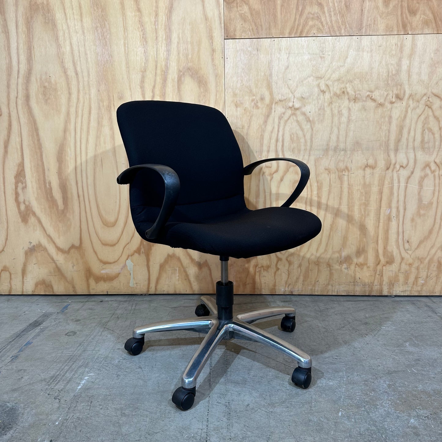 Black Meeting Room Swivel Chair