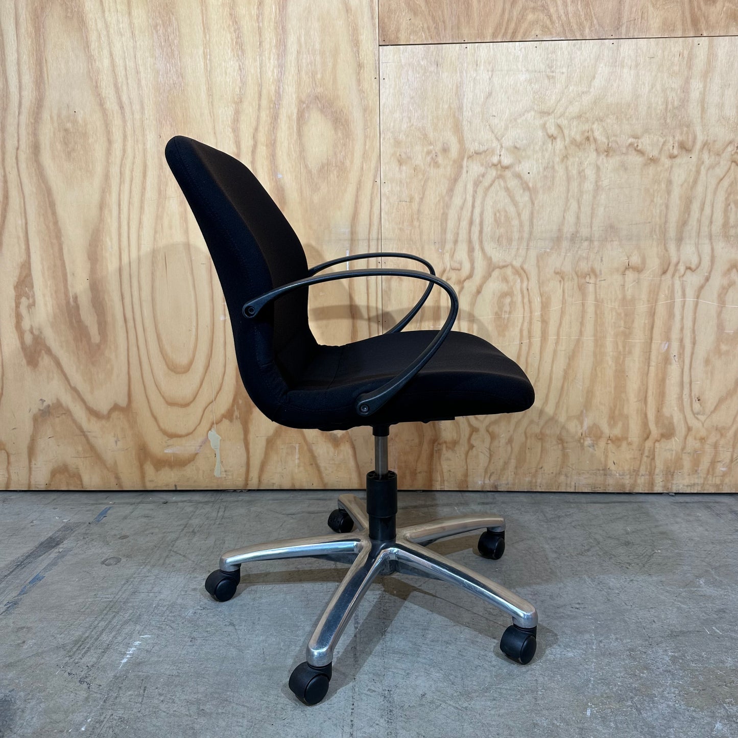 Black Meeting Room Swivel Chair