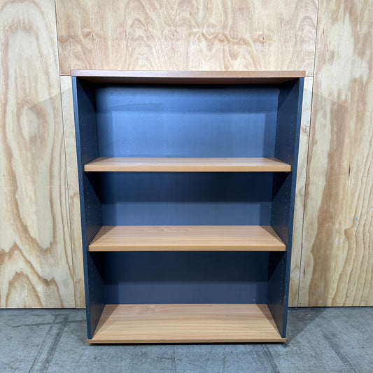 Bookshelf with removable shelves