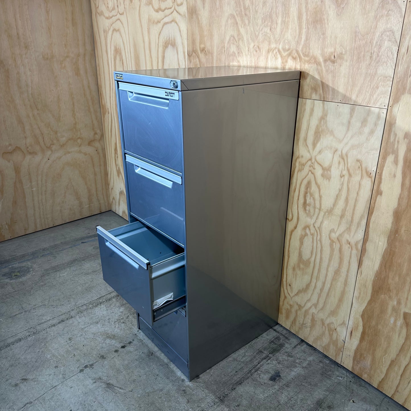 Elitebuilt Silver 4 drawer filing cabinet