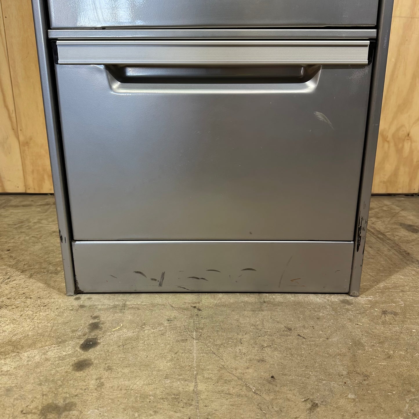 Elitebuilt Silver 4 drawer filing cabinet