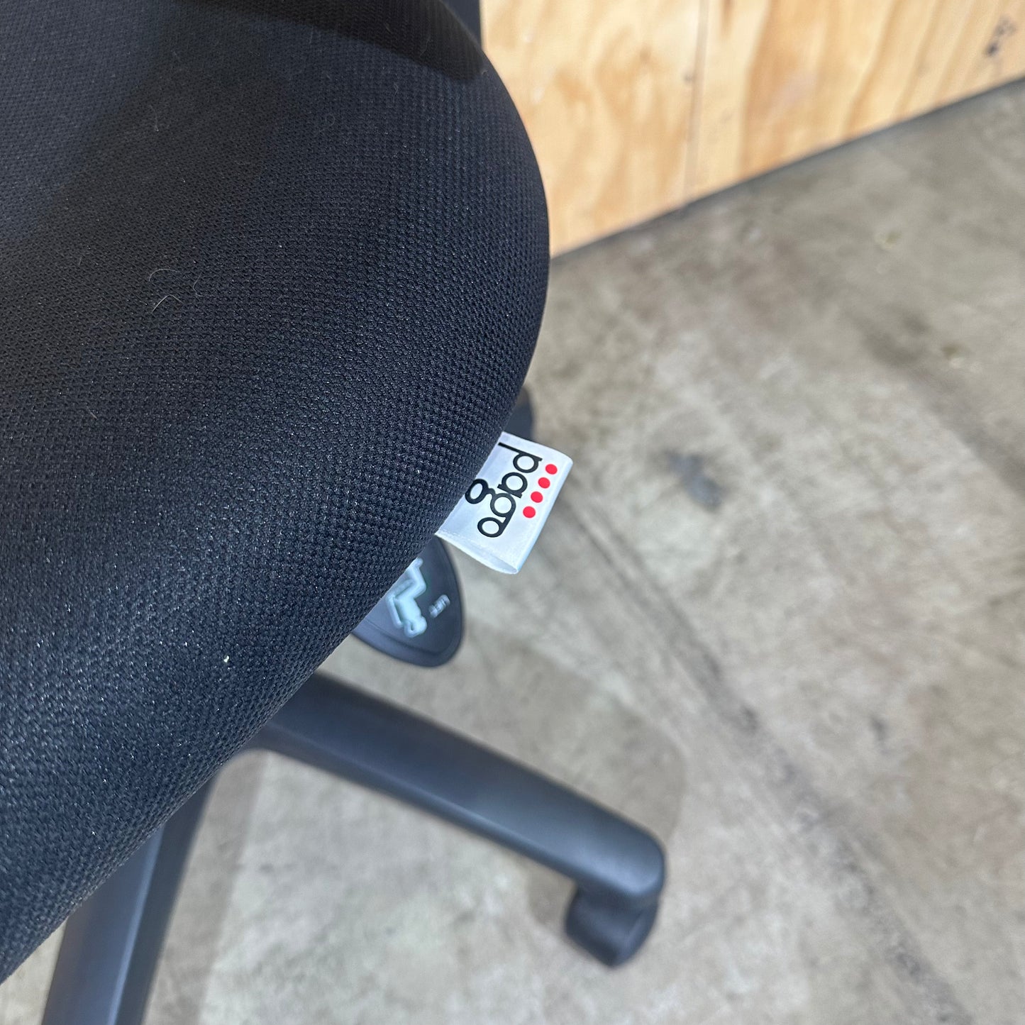 Pago Armless Matrix Mesh Deluxe Heavy Duty Chair on plastic base