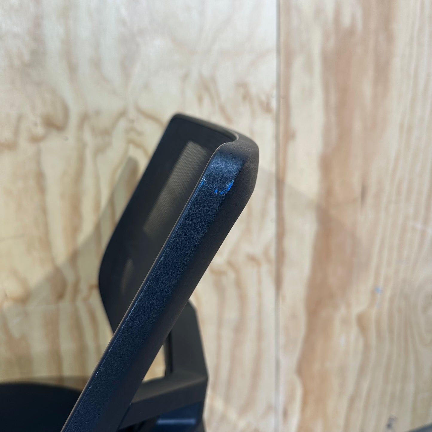 Pago Armless Matrix Mesh Deluxe Heavy Duty Chair on plastic base