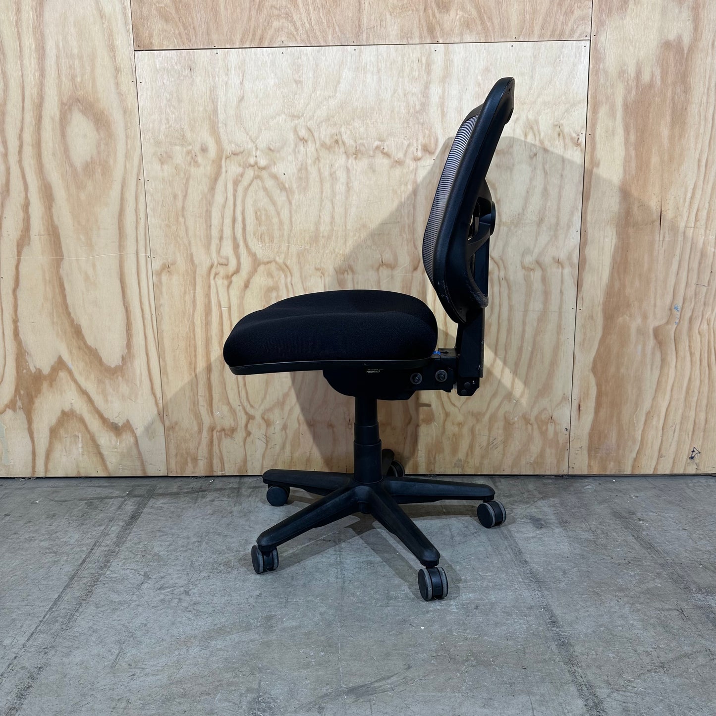 Buro Mondo Gene Mesh Back Office Chair