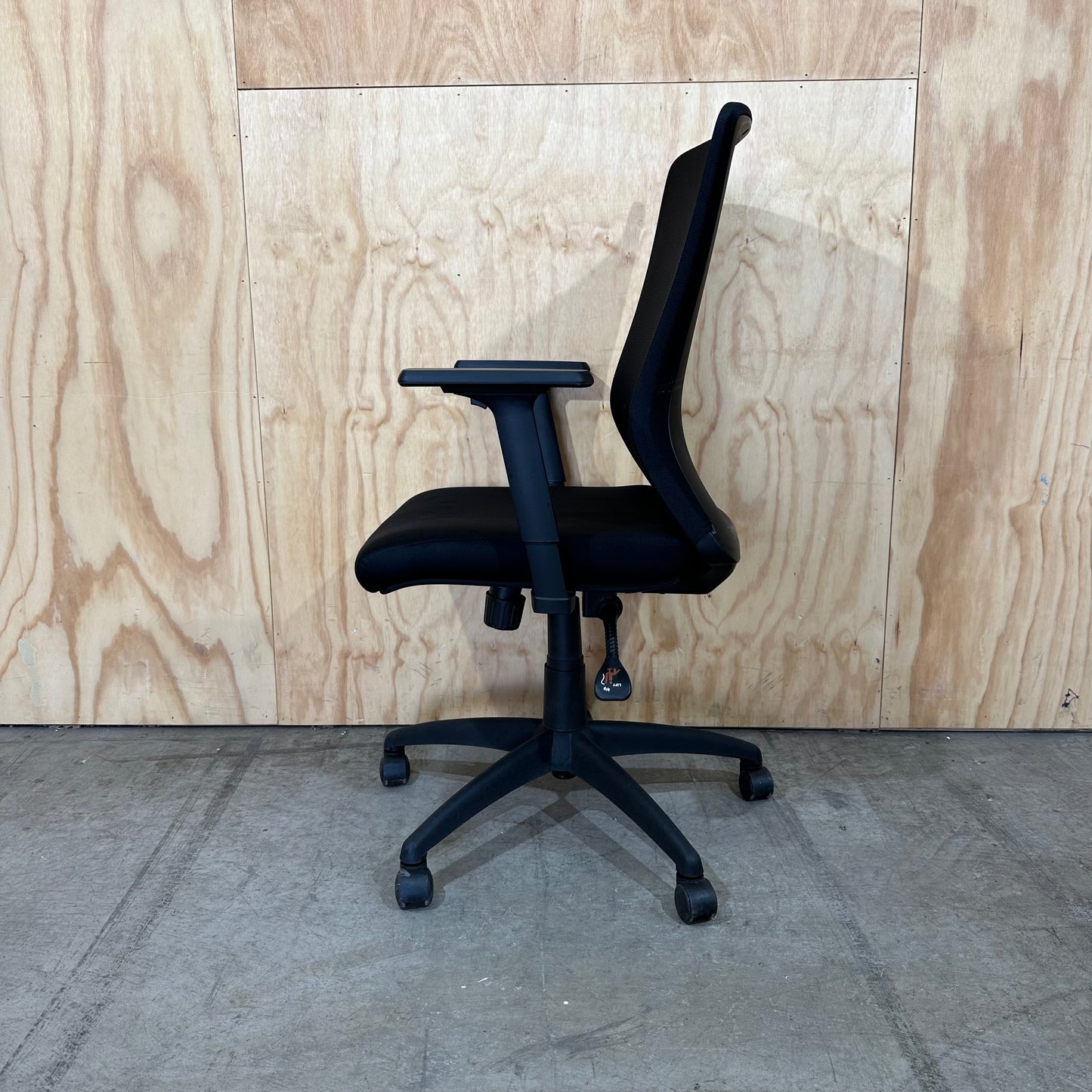 Highback Mesh Office Chair with Arms
