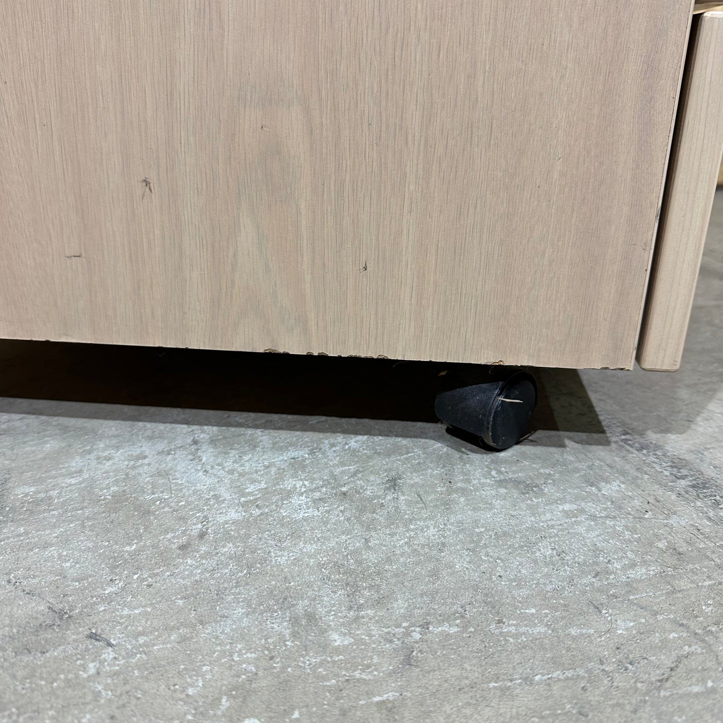 Four drawer pedestal with beech veneer