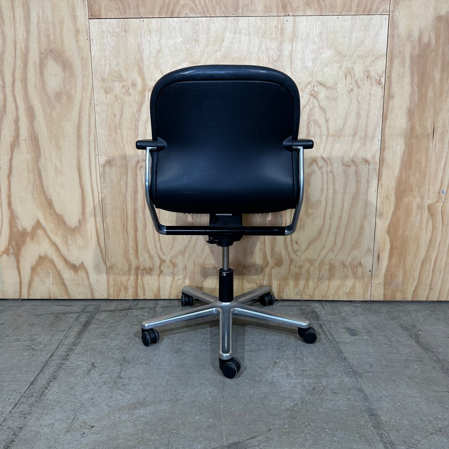 Wilkhahn FS 211/8 Black Leather Swivel Chair