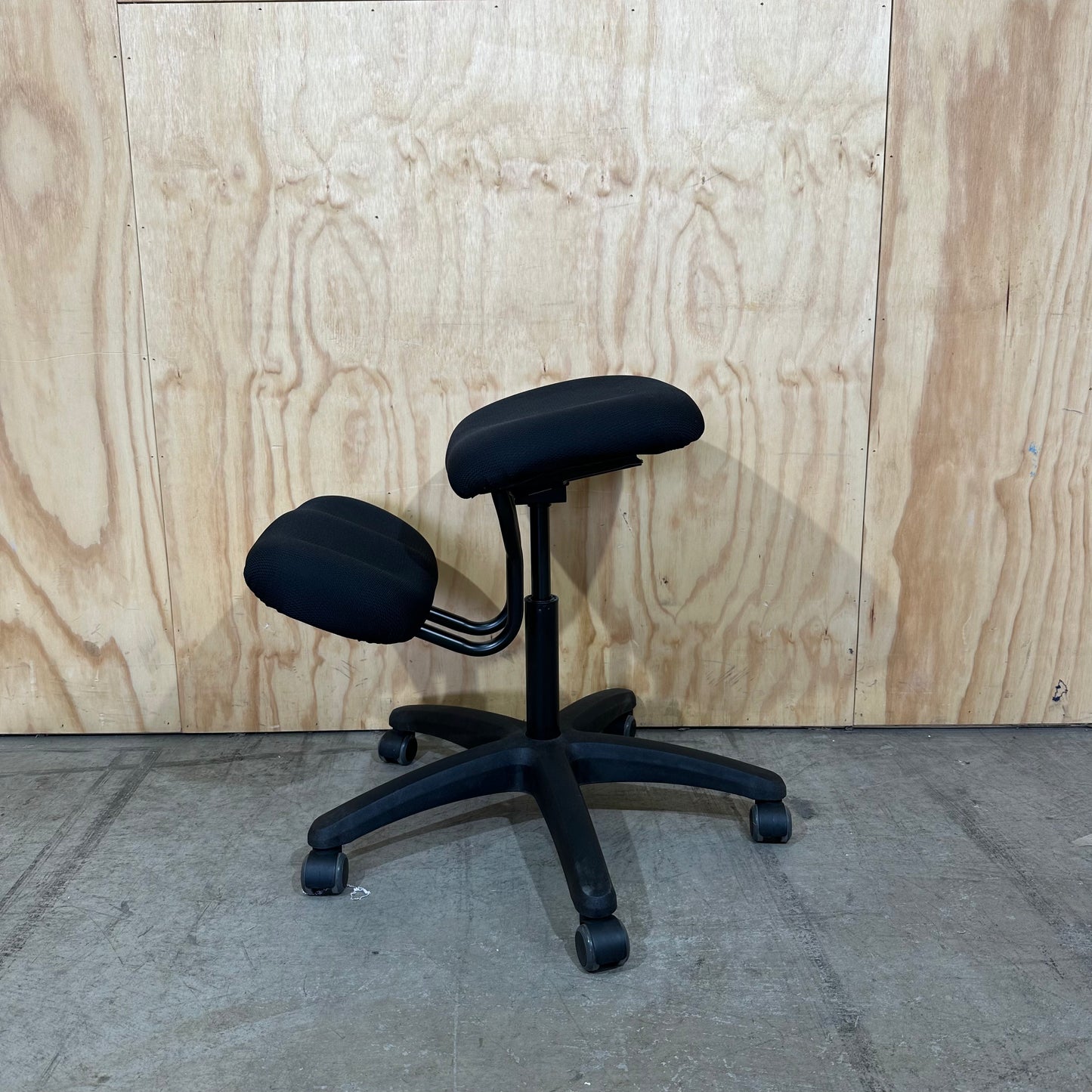 Stateline Knee Chair