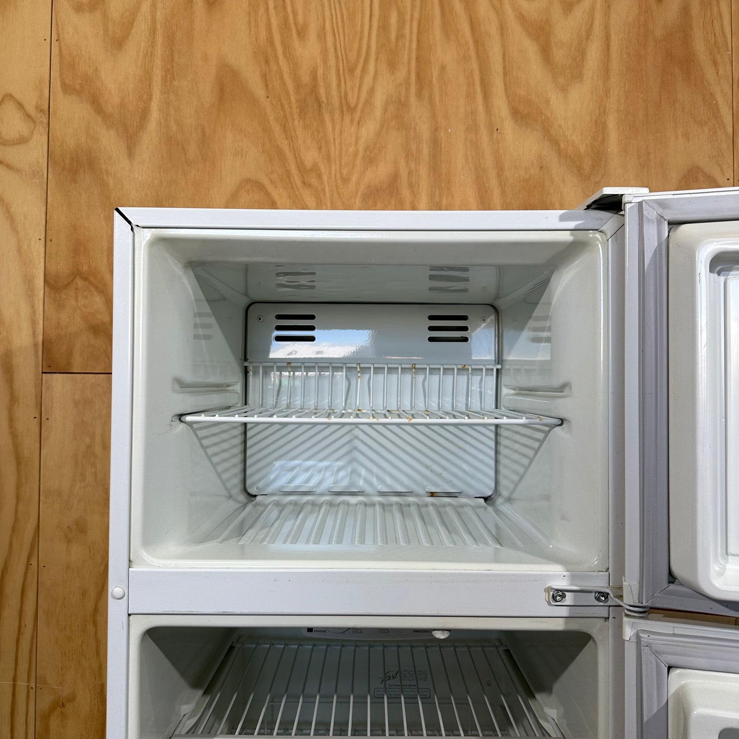 Westinghouse RJ212T-R Fridge