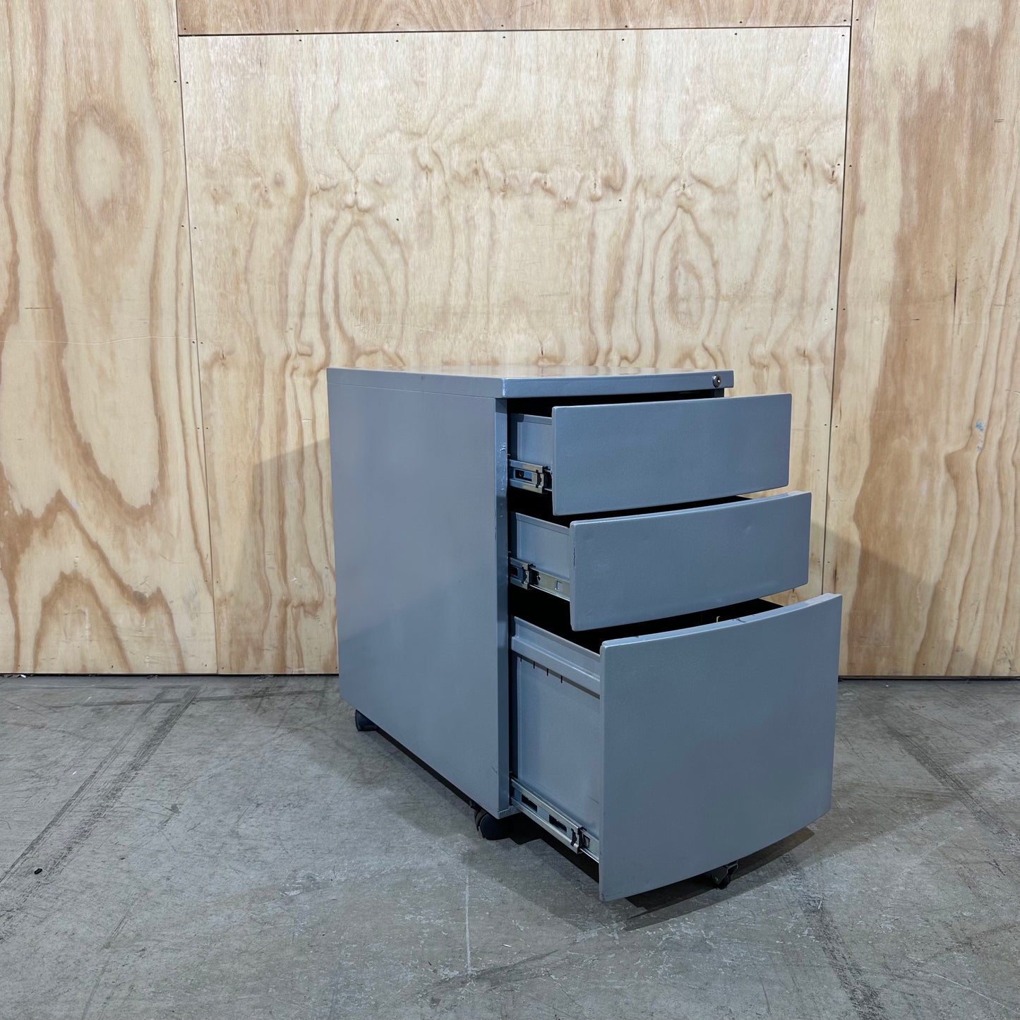 Curved Front Mobile Filing Pedestal in Silver Grey