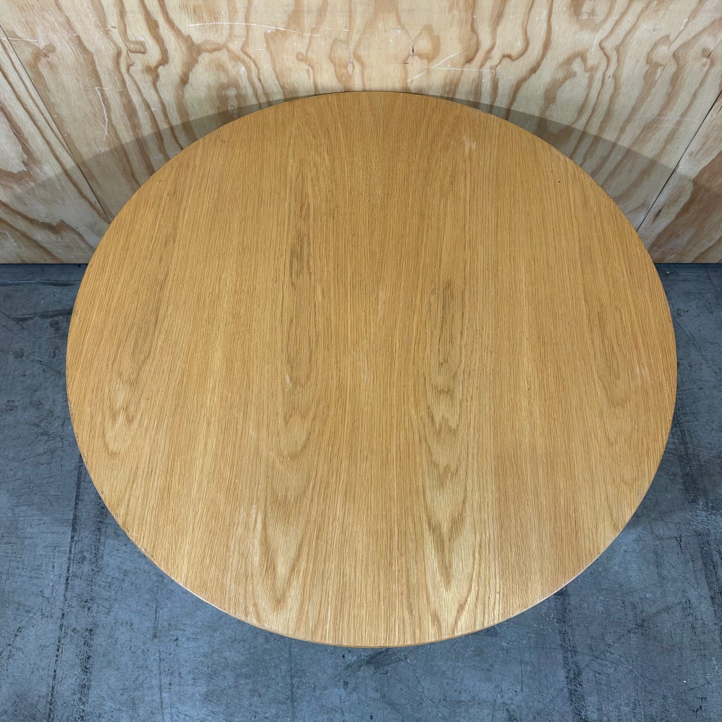 Adjustable Height Round Table