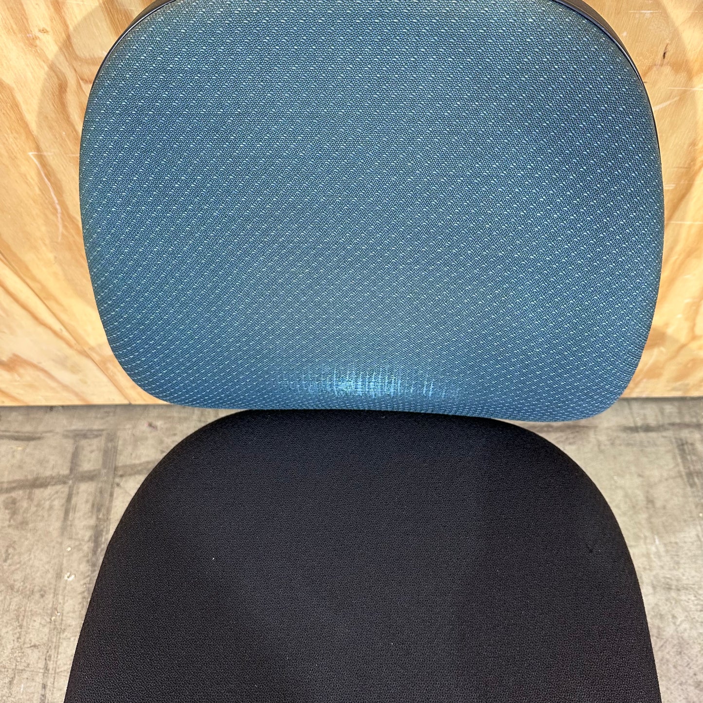 Stem Task Chair with Teal Back