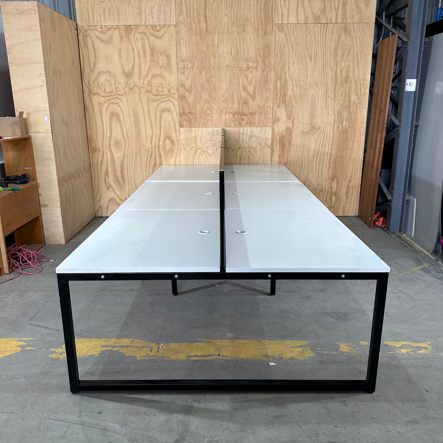 Jason L 6 Person Workstation with Partitions