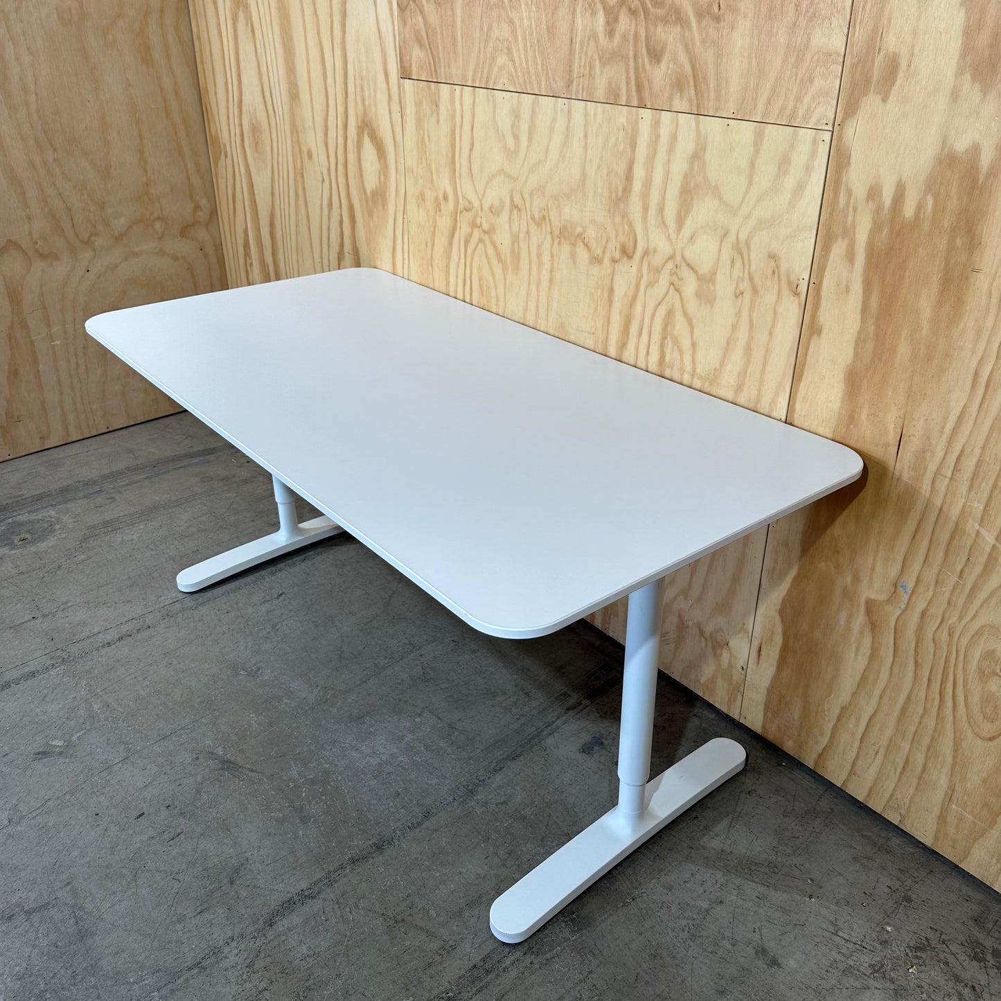 IKEA Bekant Table