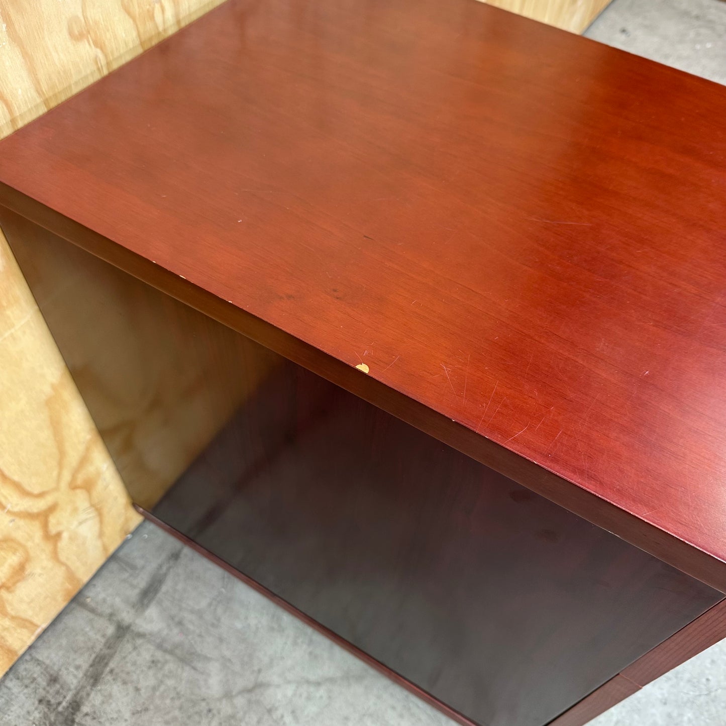 Mahogany Veneer Pedestal