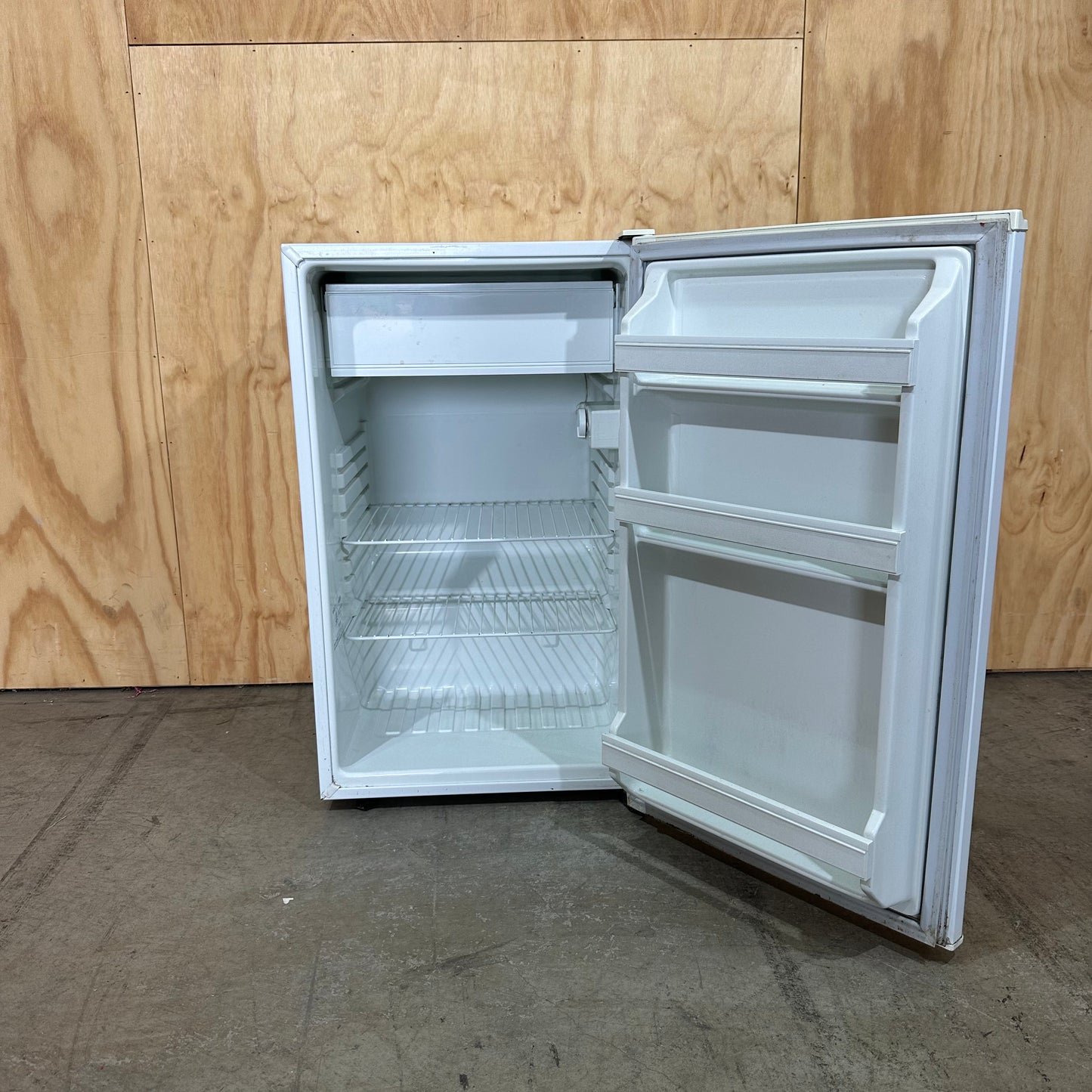 Westinghouse Bar Fridge