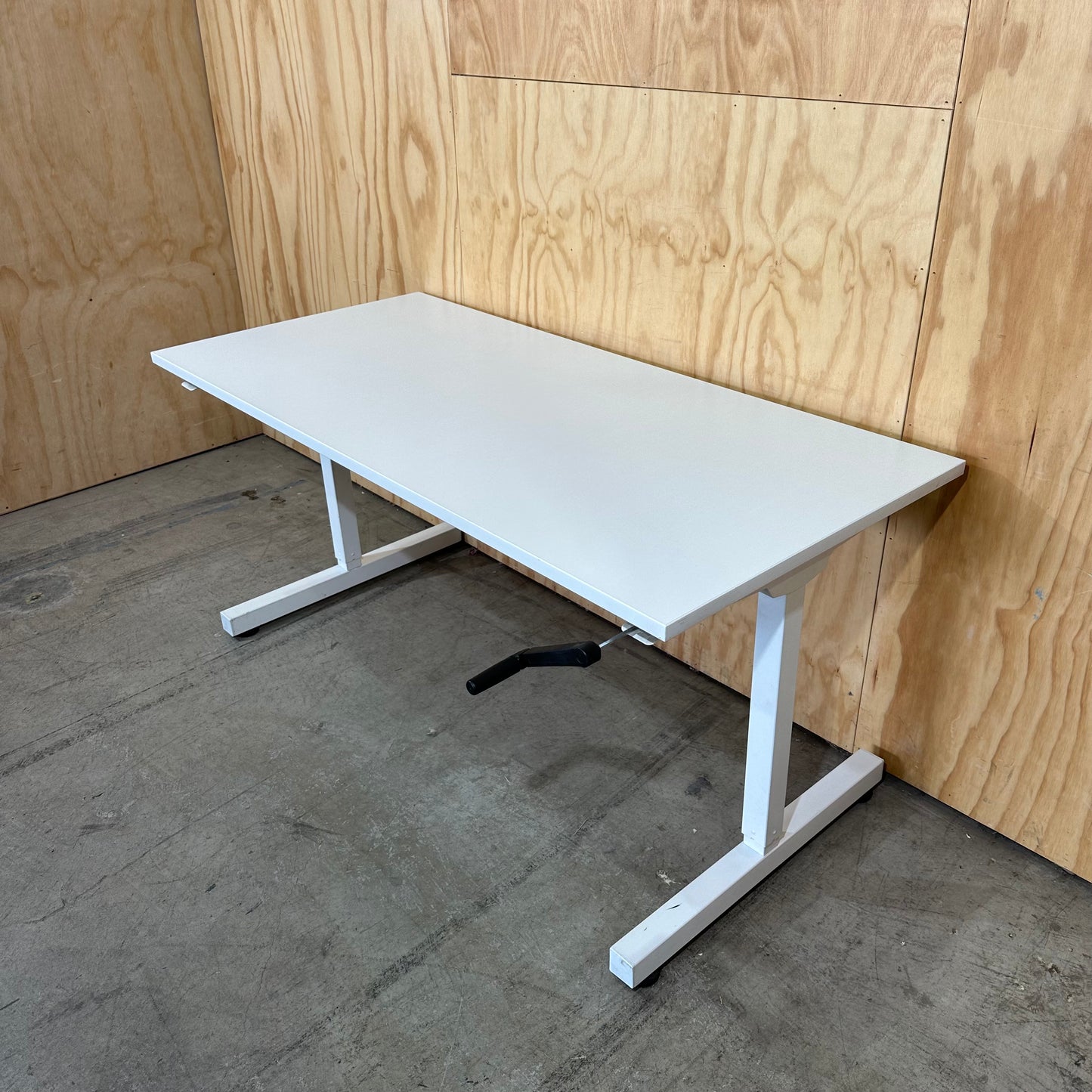 Manual Sit-Stand Desk