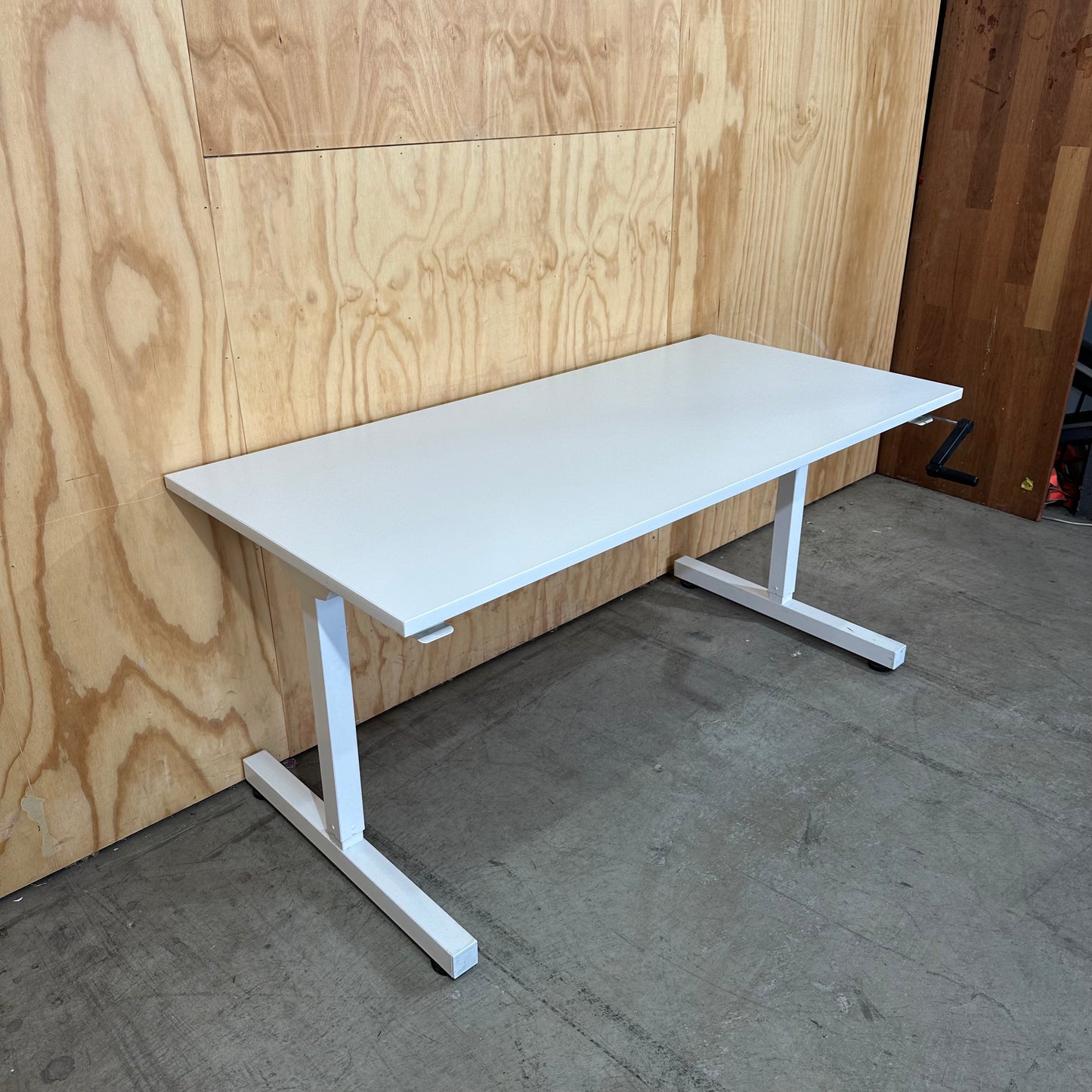 Manual Sit-Stand Desk