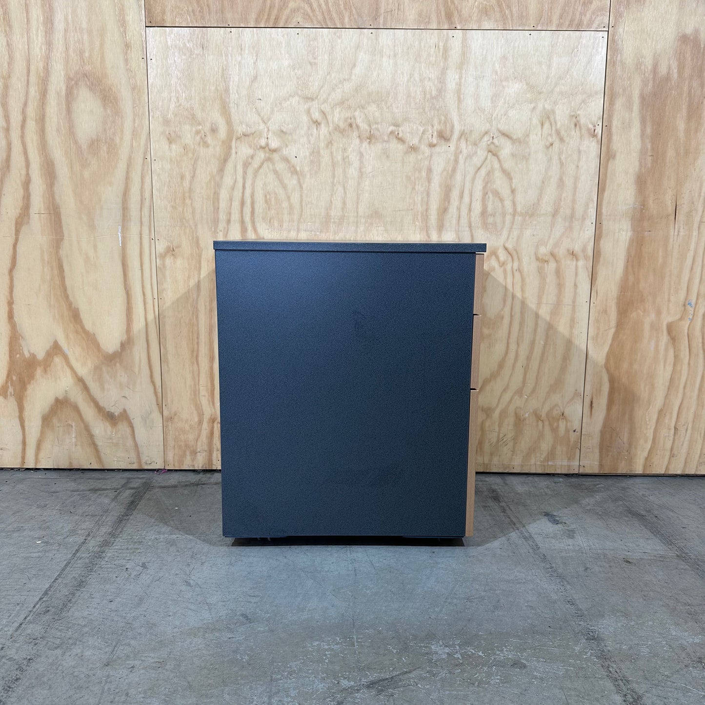 Sleek Two-Tone Mobile Pedestal