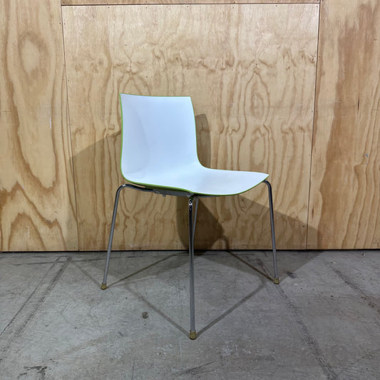 Catifa 46 0251: 4 Leg chair by Arper with Green/White bicolour shell
