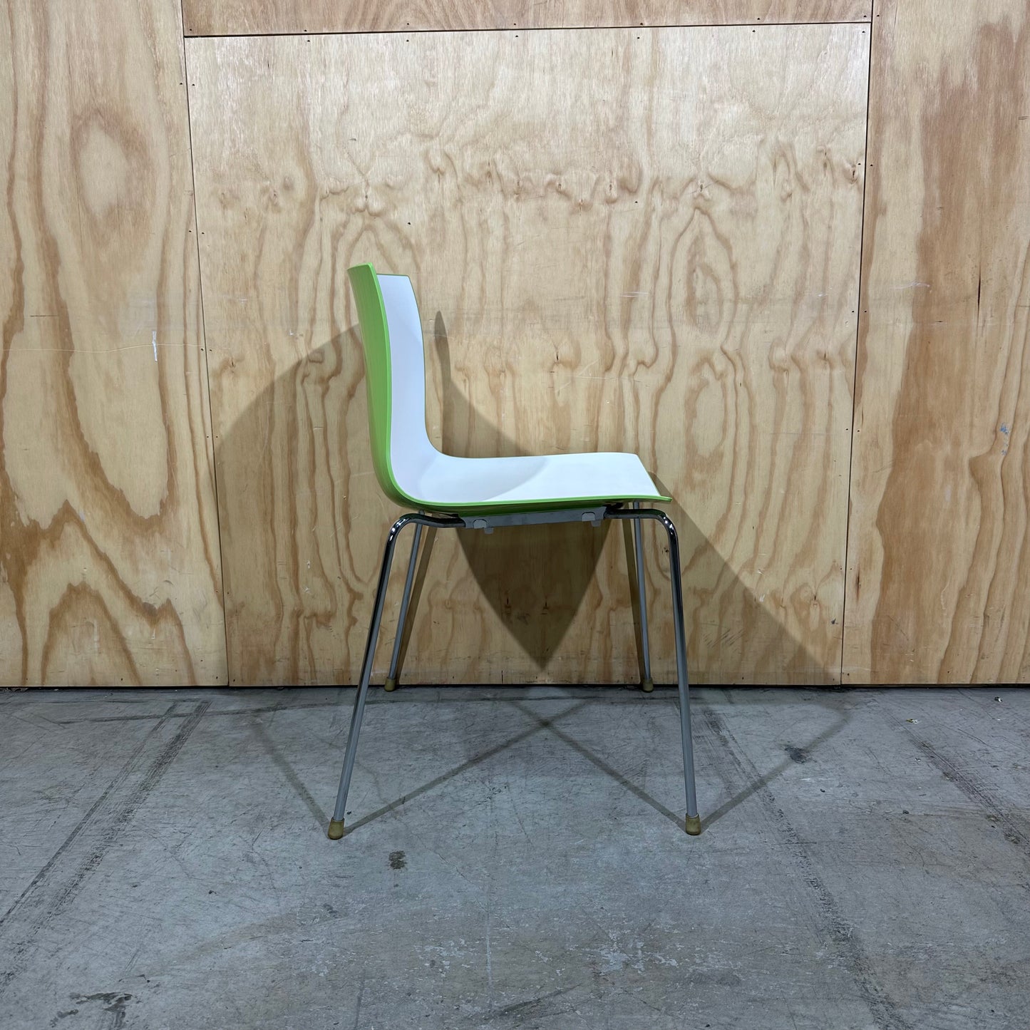 Catifa 46 0251: 4 Leg chair by Arper with Green/White bicolour shell