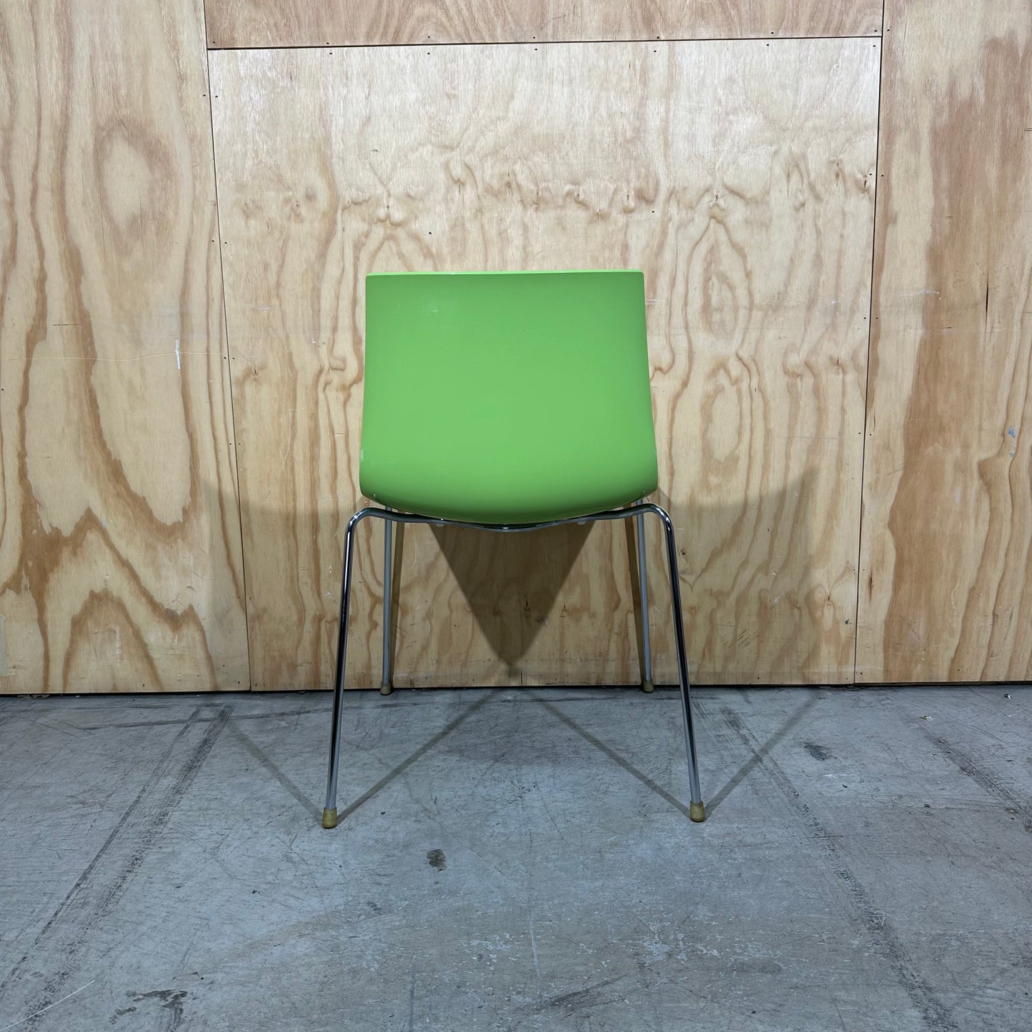 Catifa 46 0251: 4 Leg chair by Arper with Green/White bicolour shell
