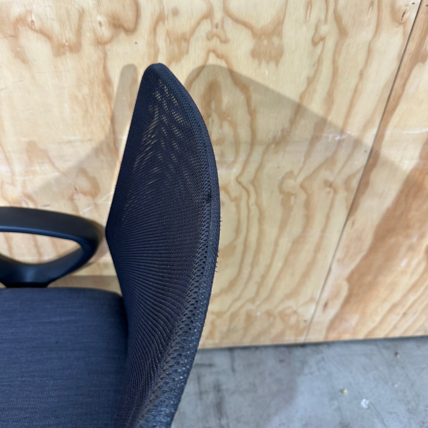 Mesh Back Cantilever Chair