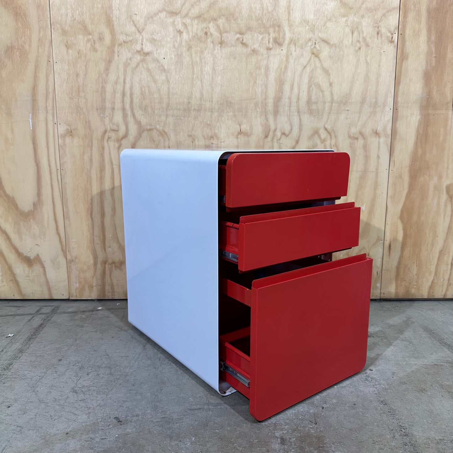 Red and White Pedestal