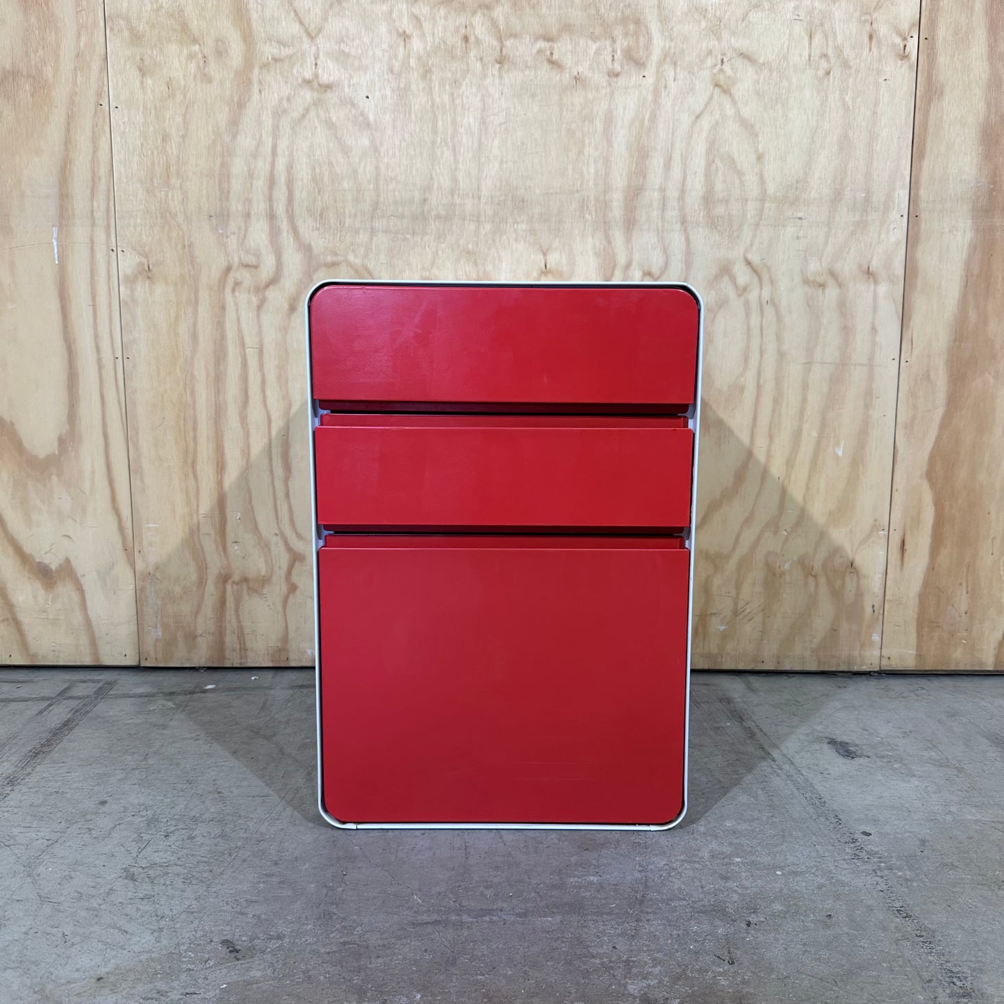 Red and White Pedestal