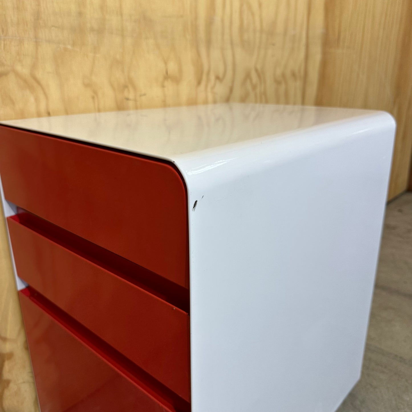 Red and White Pedestal