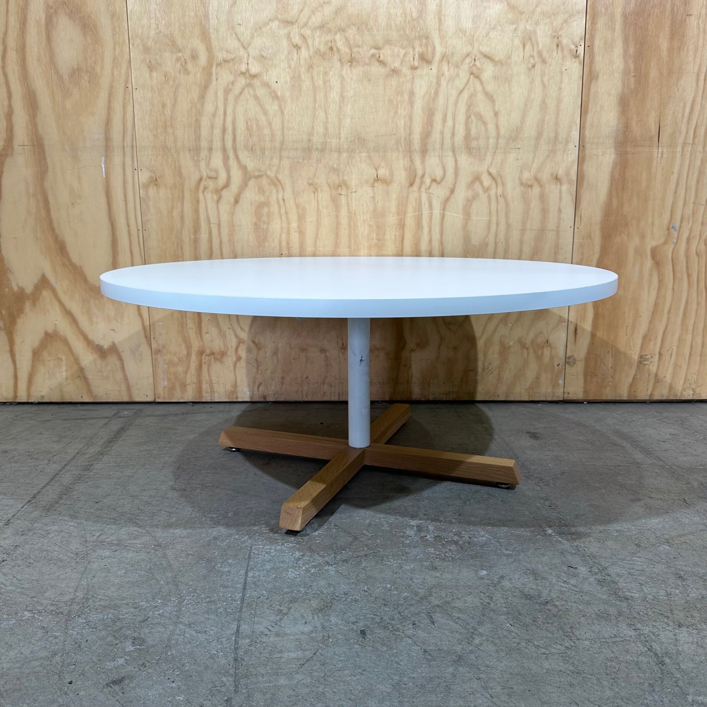 White Round Table with Wooden Feet (440mm H)