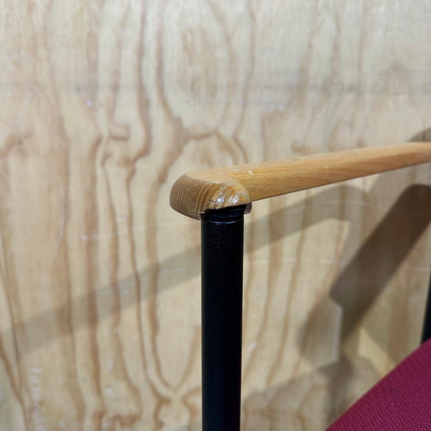 Red Pluto Visitor Chair