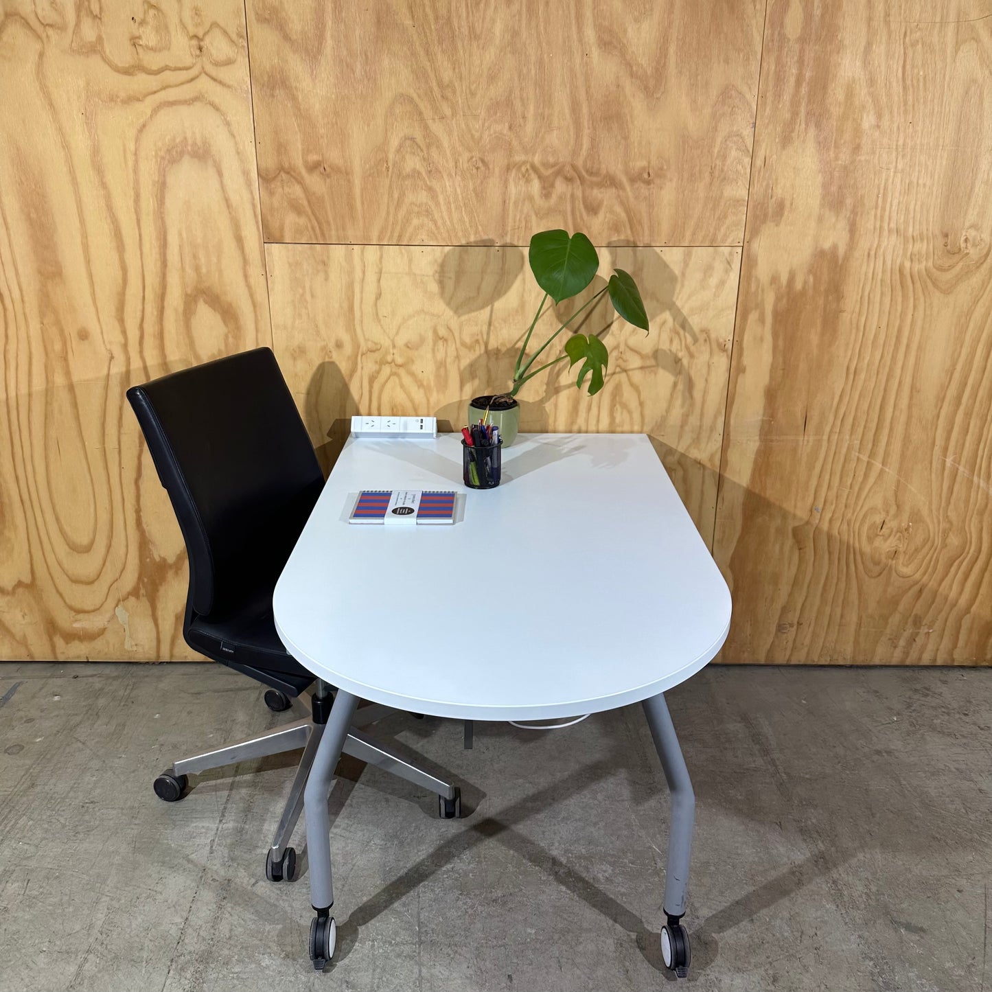 D-End (Curved) Collaboration Desk with power box