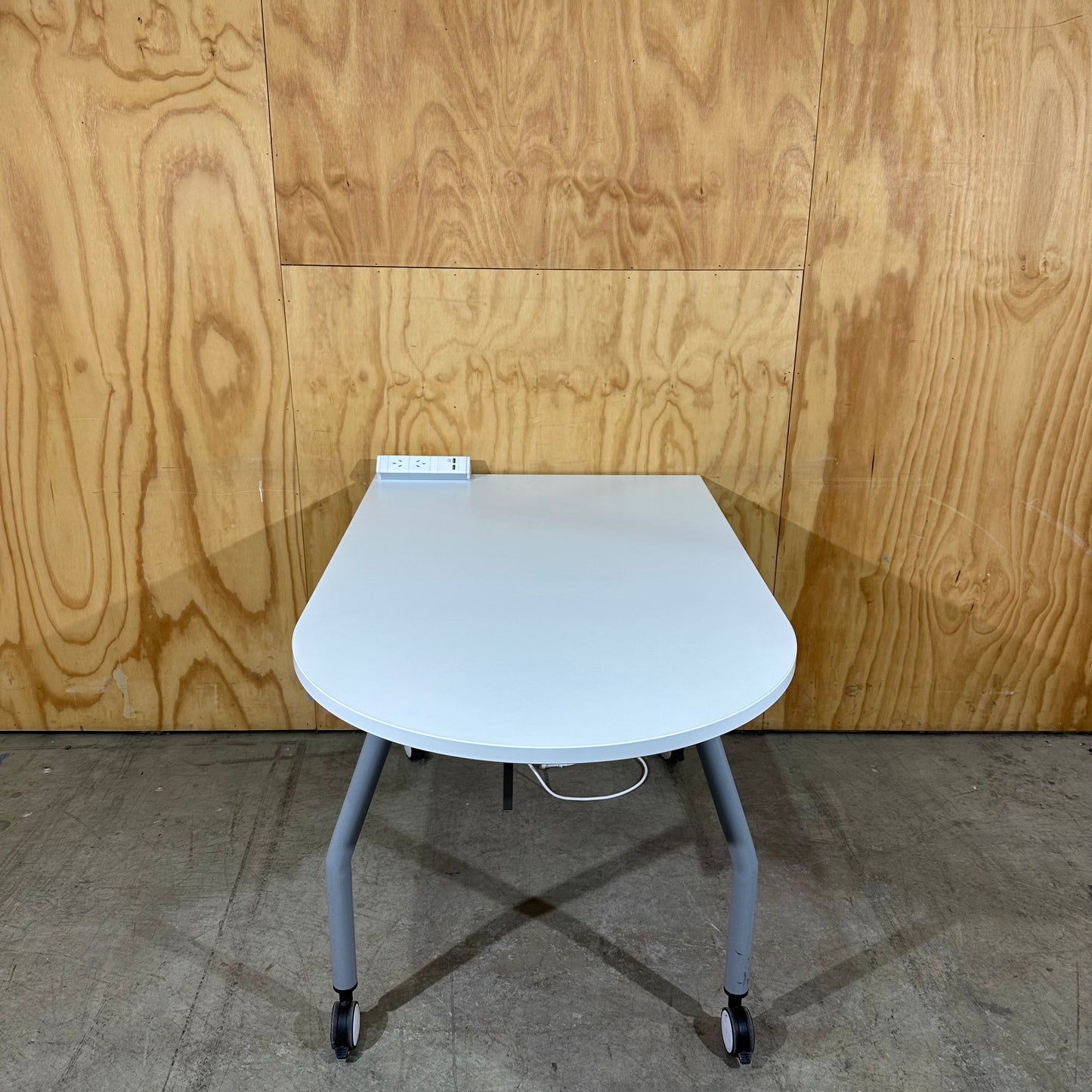 D-End (Curved) Collaboration Desk with power box