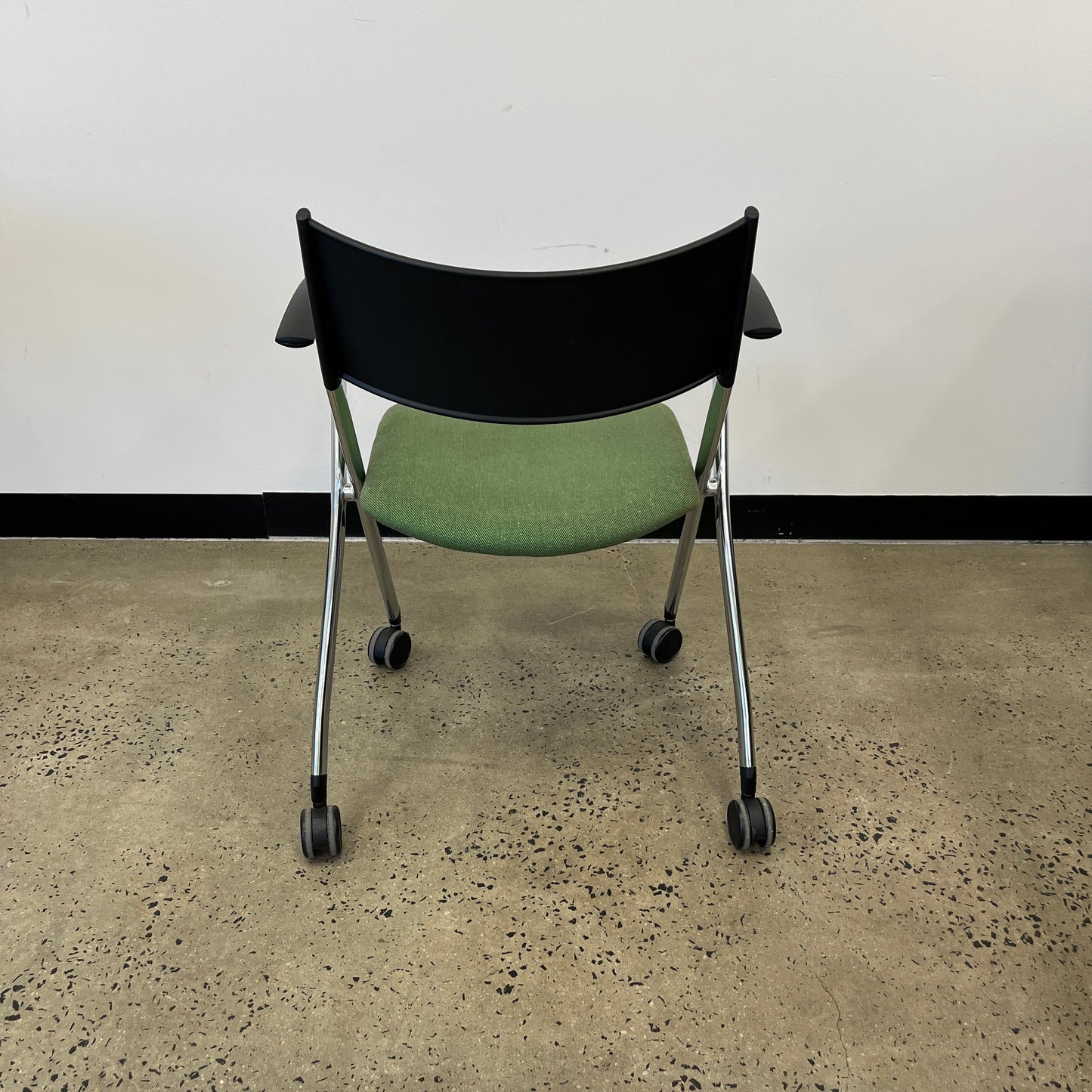 Stem Kush & Co Nesting Series Folding Meeting Chair Green