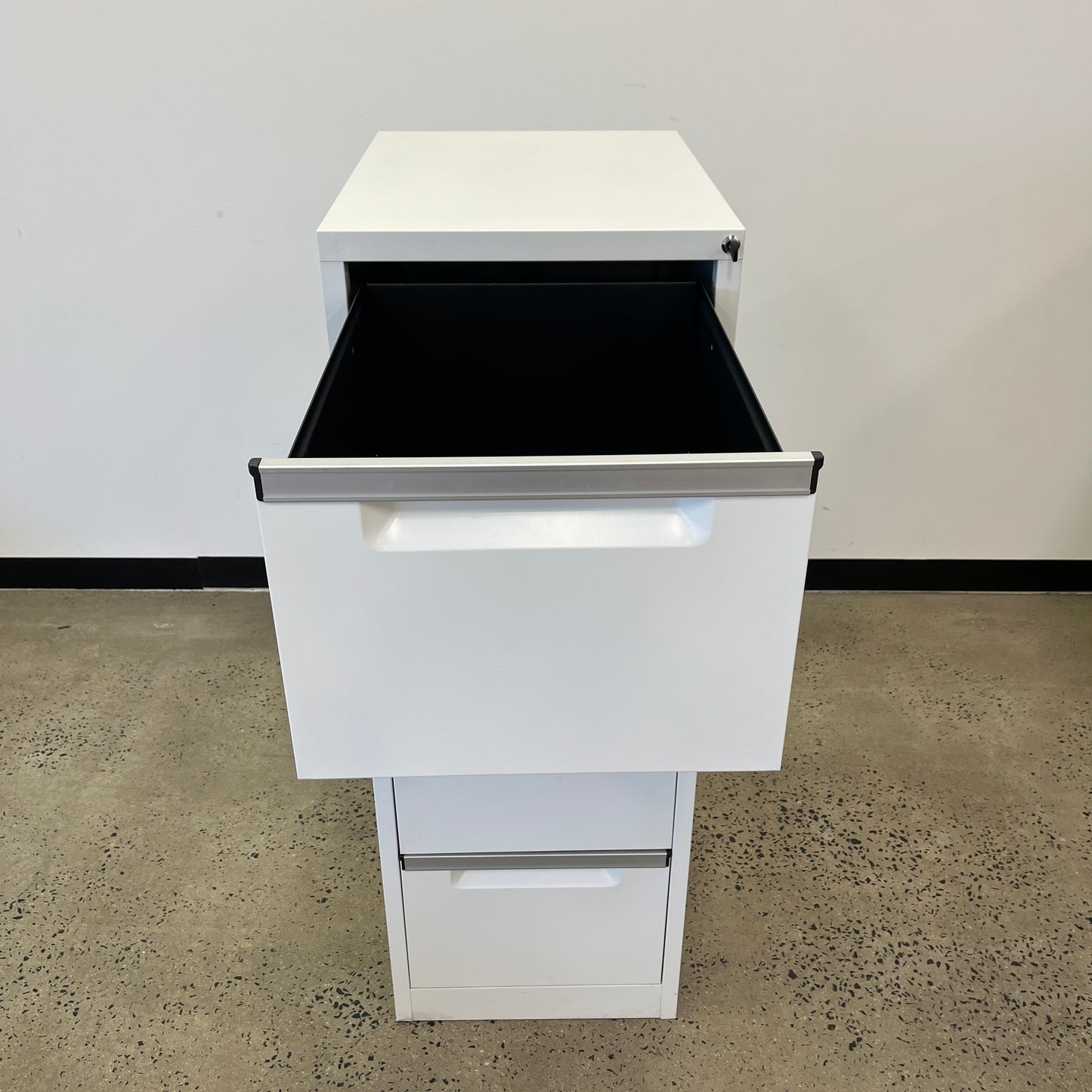 EliteBuilt white 4 Drawer Filing Cabinet