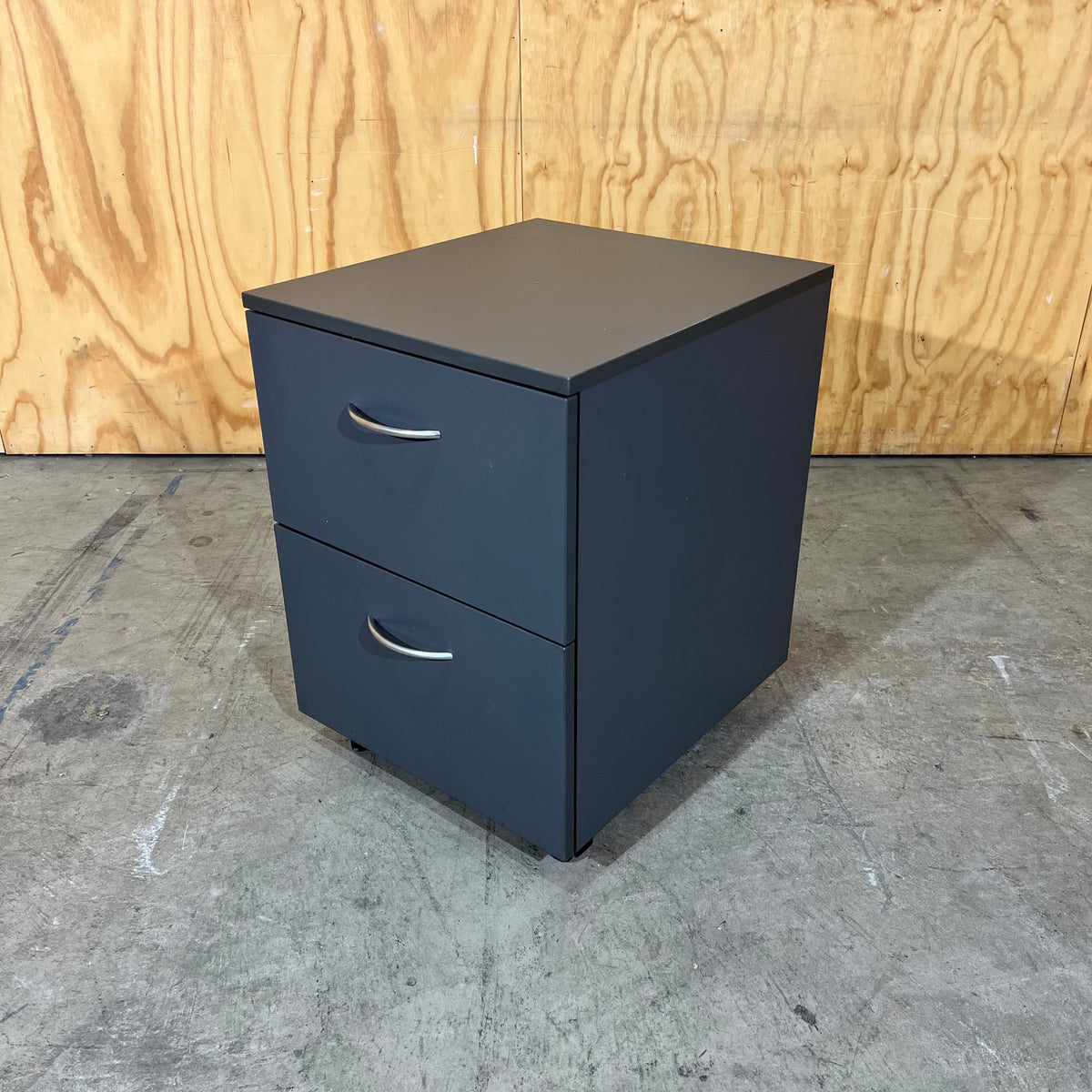 Charcoal Pedestal with Chrome Handles (Two Sizes)