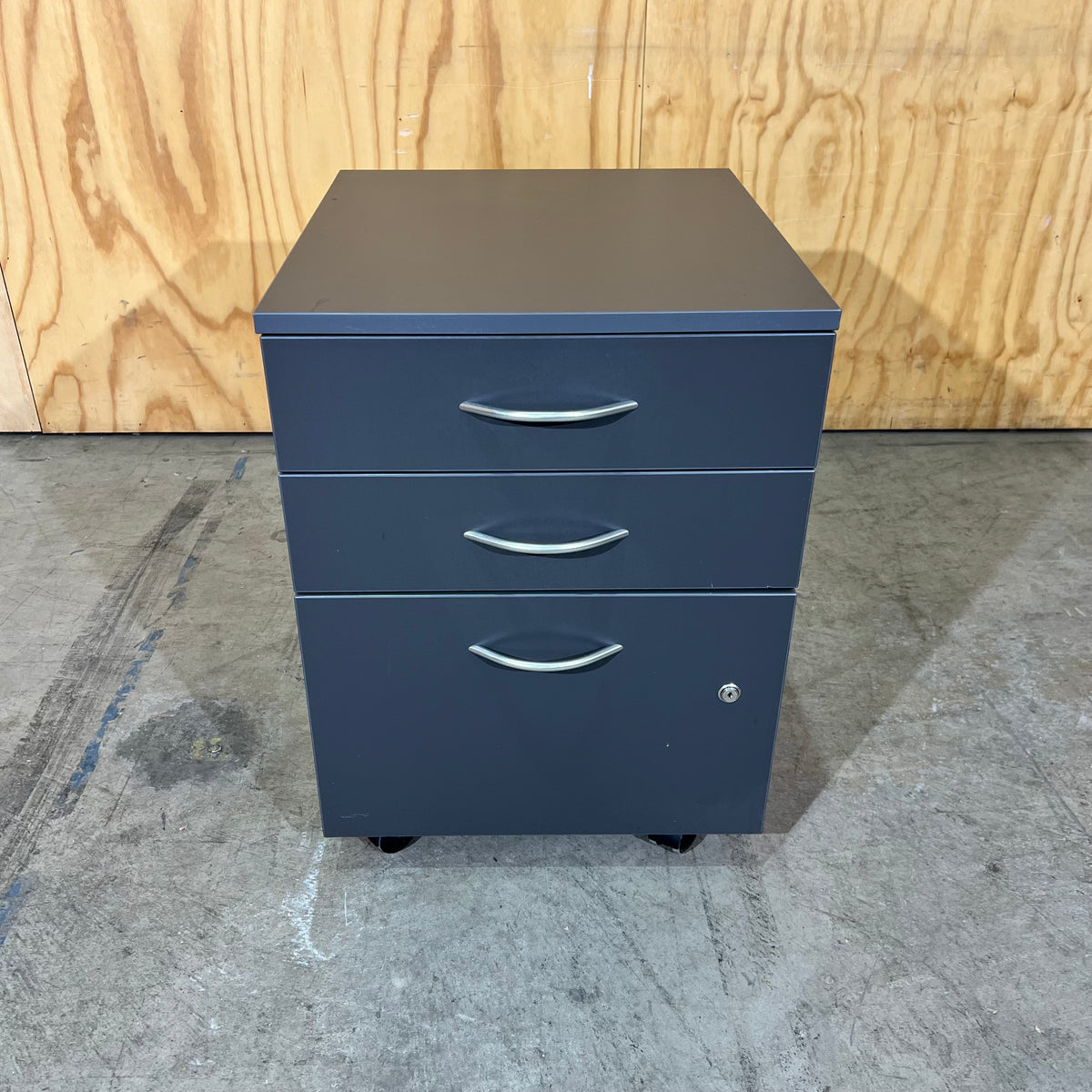 Charcoal Pedestal with Chrome Handles (Two Sizes)