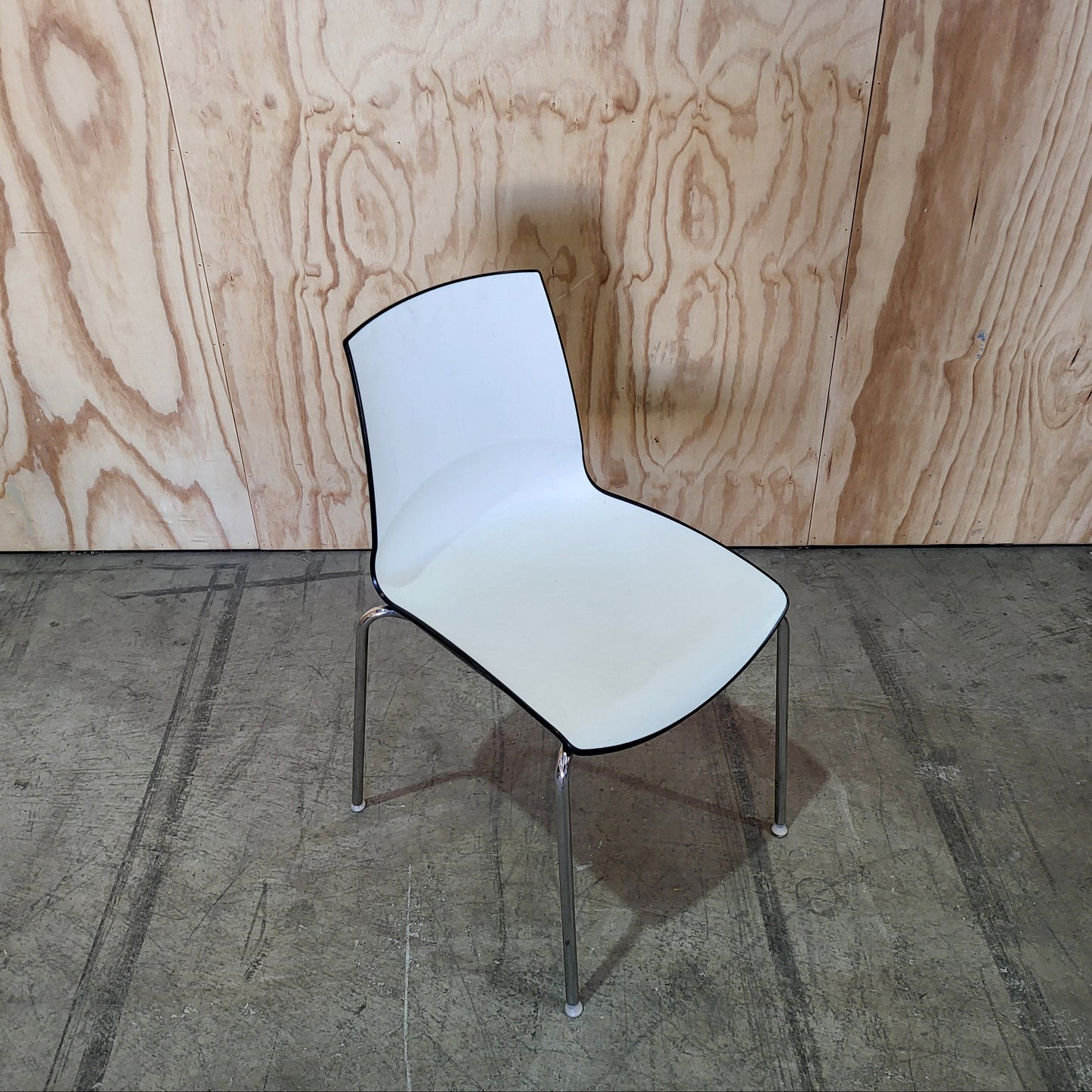 Schiavello Chair White/Black