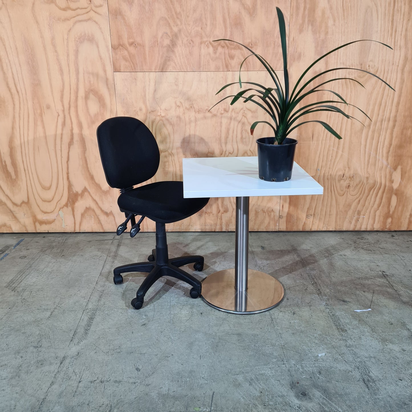 Furnx Low Back Task Chair