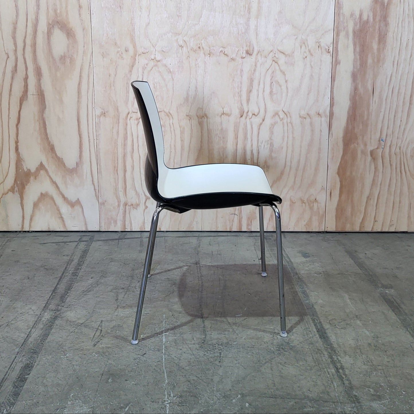 Schiavello Chair White/Black