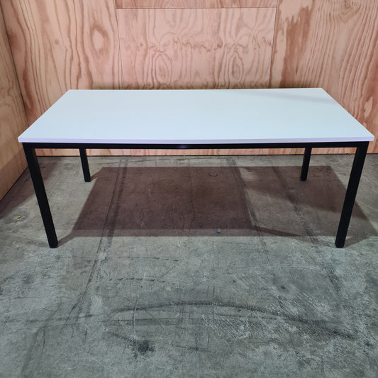 1500mm white top desk with black frame