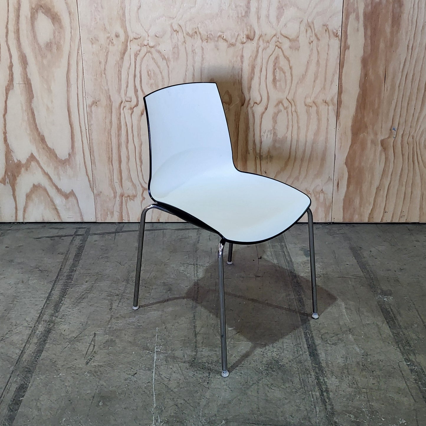 Schiavello Chair White/Black