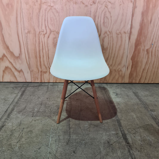 Vitra Eames Replica Side Chair DSR White