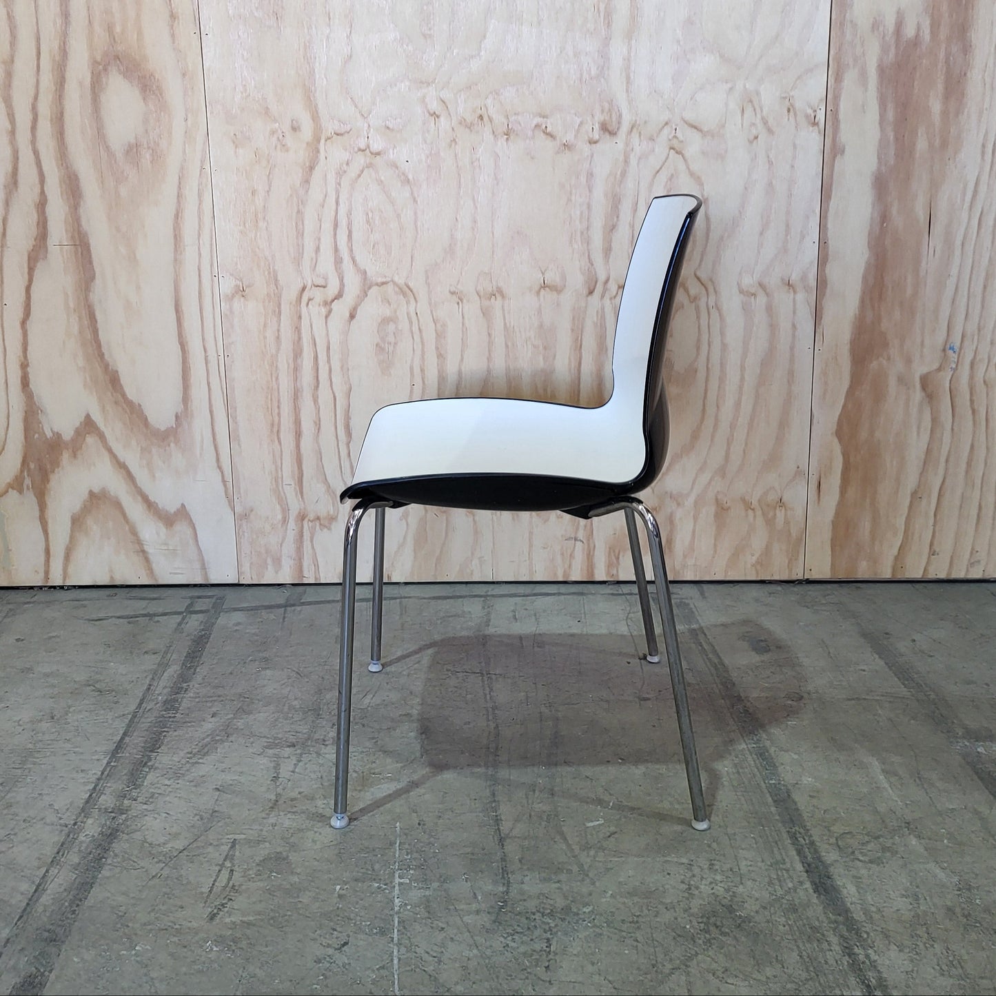 Schiavello Chair White/Black