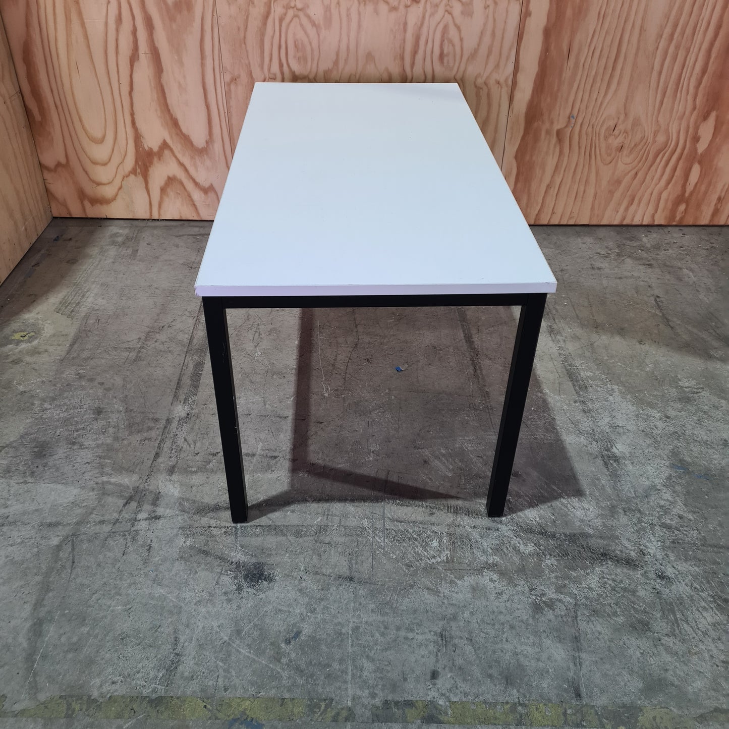 1500mm white top desk with black frame