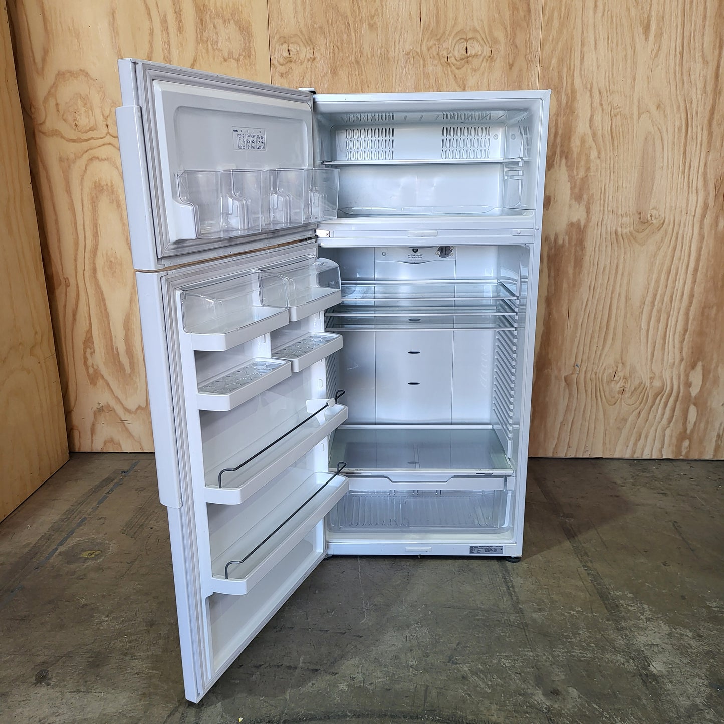 Fisher & Paykel 517L Fridge E521TLT3