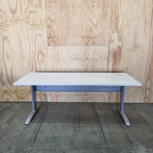 Desk with cable management and modesty panel in White